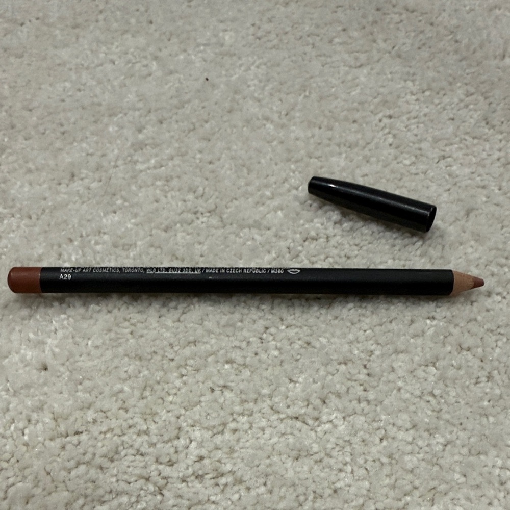 MAC Subculture Lip Pencil A29 - Picture 10 of 11